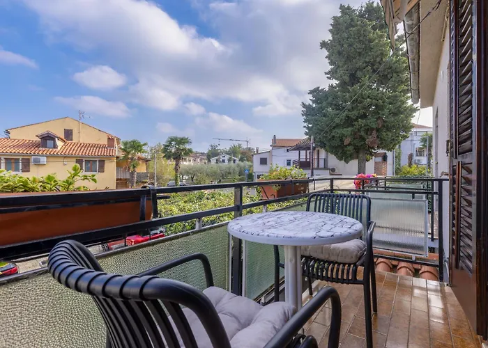 With Terace Miranda アパート *